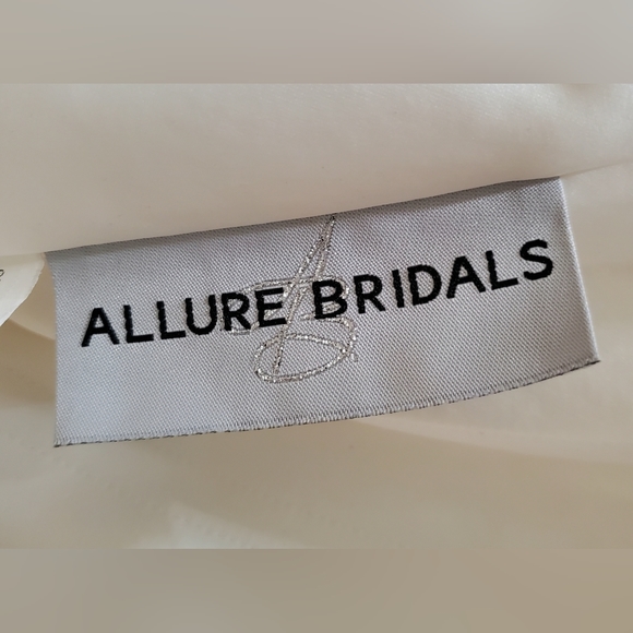 Allure Signature, Classice Ivory, Wedding Gown, Size 18, Swarovski Crystals - Picture 7 of 16